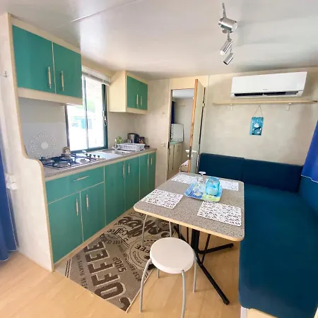 פארק נופש Deme Mobile Homes פריבלאקה